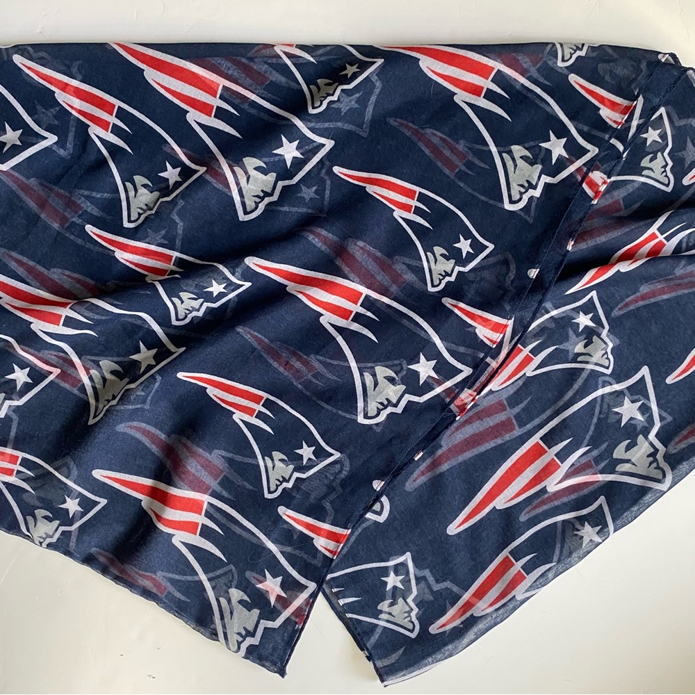 New England Patriots Infinity Scarf Football  Sheer Red Blue Pats Logo EUC NFL